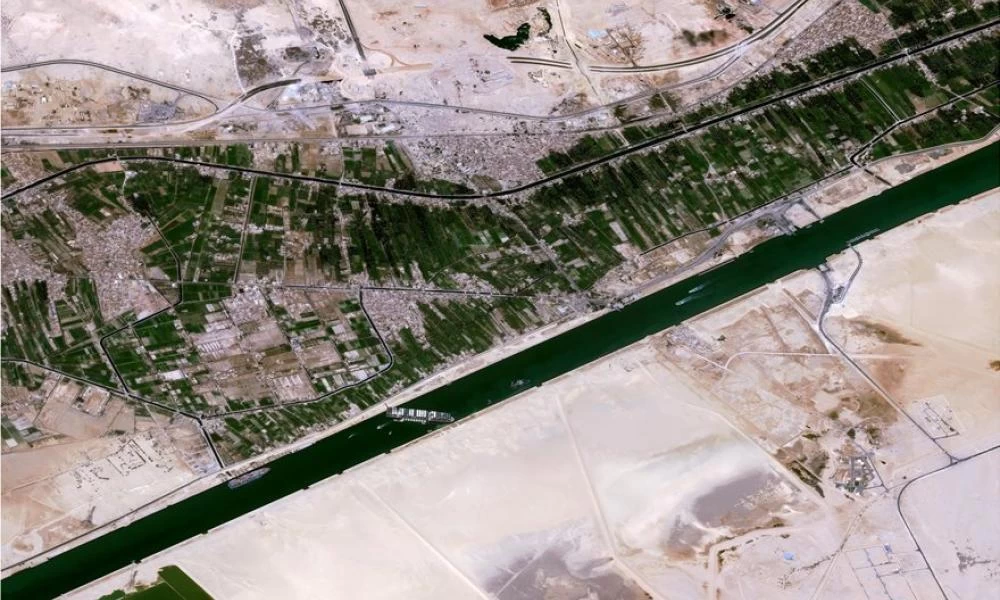 Σουέζ: Φωτογραφίες από το διάστημα με το "σφηνωμένο" EverGreen